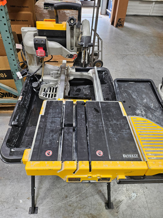 Dewalt D24000 10in Wet Tile Saw with Stand